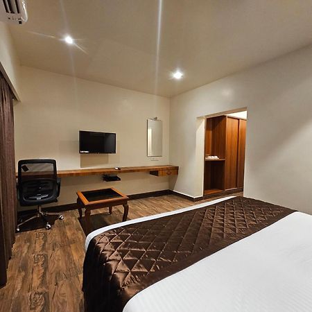 Hotel Pl Grand Karaikkudi Bagian luar foto