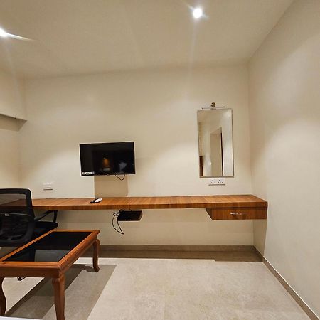 Hotel Pl Grand Karaikkudi Bagian luar foto