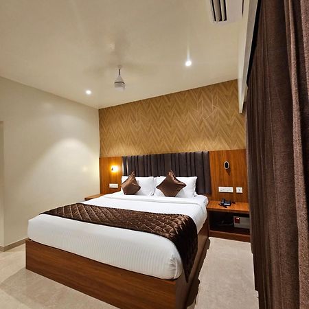 Hotel Pl Grand Karaikkudi Bagian luar foto