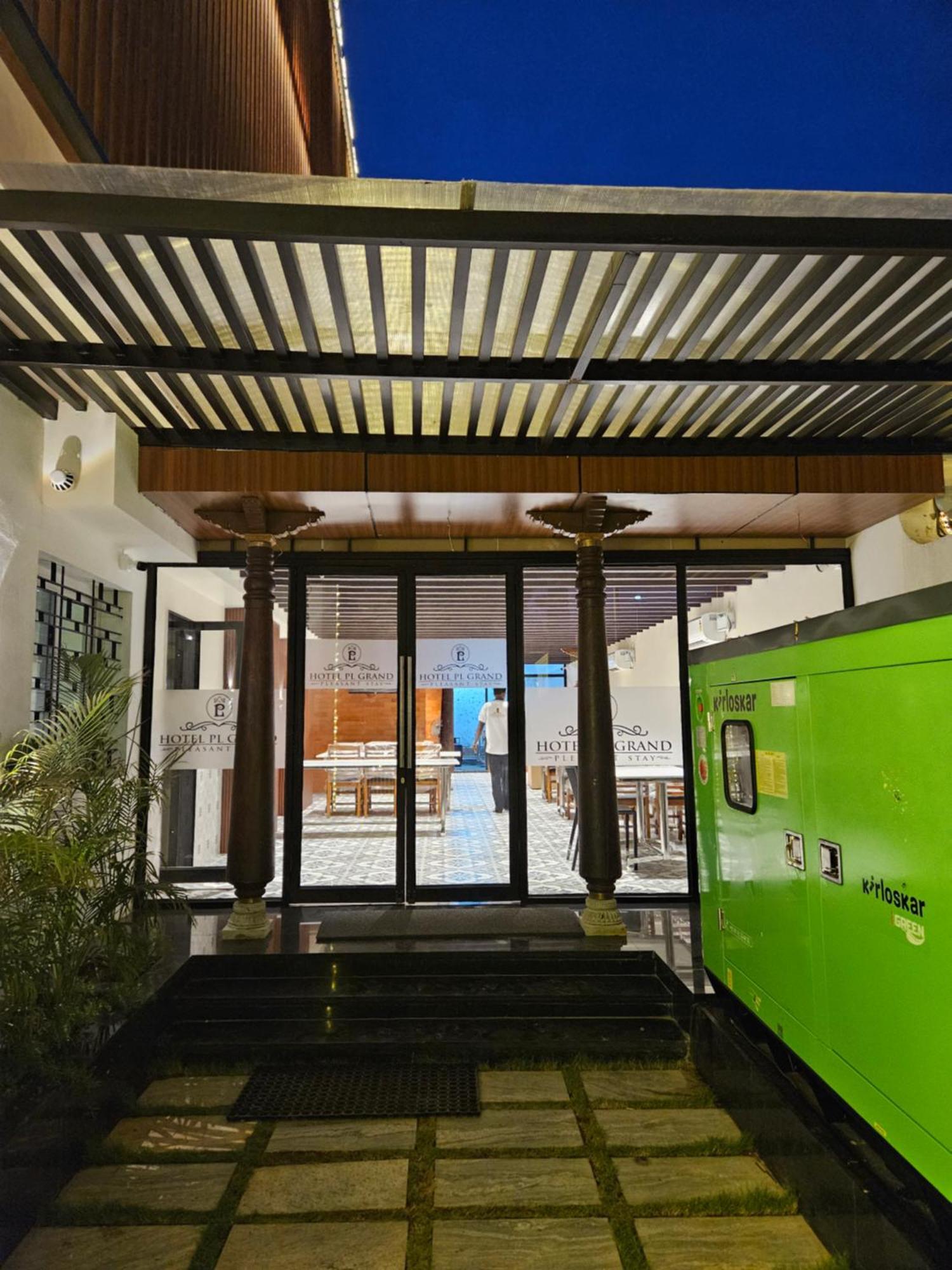 Hotel Pl Grand Karaikkudi Bagian luar foto