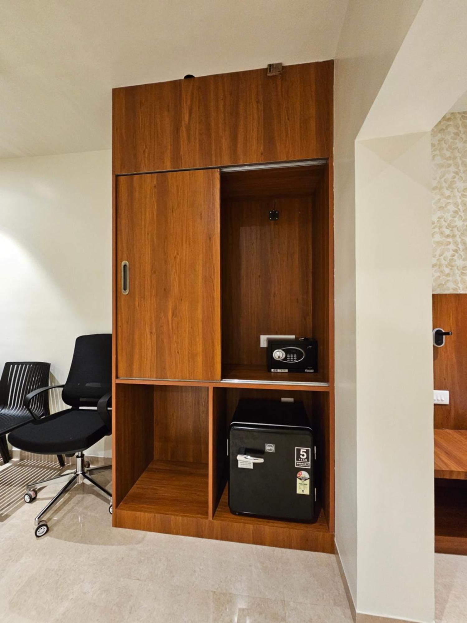 Hotel Pl Grand Karaikkudi Bagian luar foto