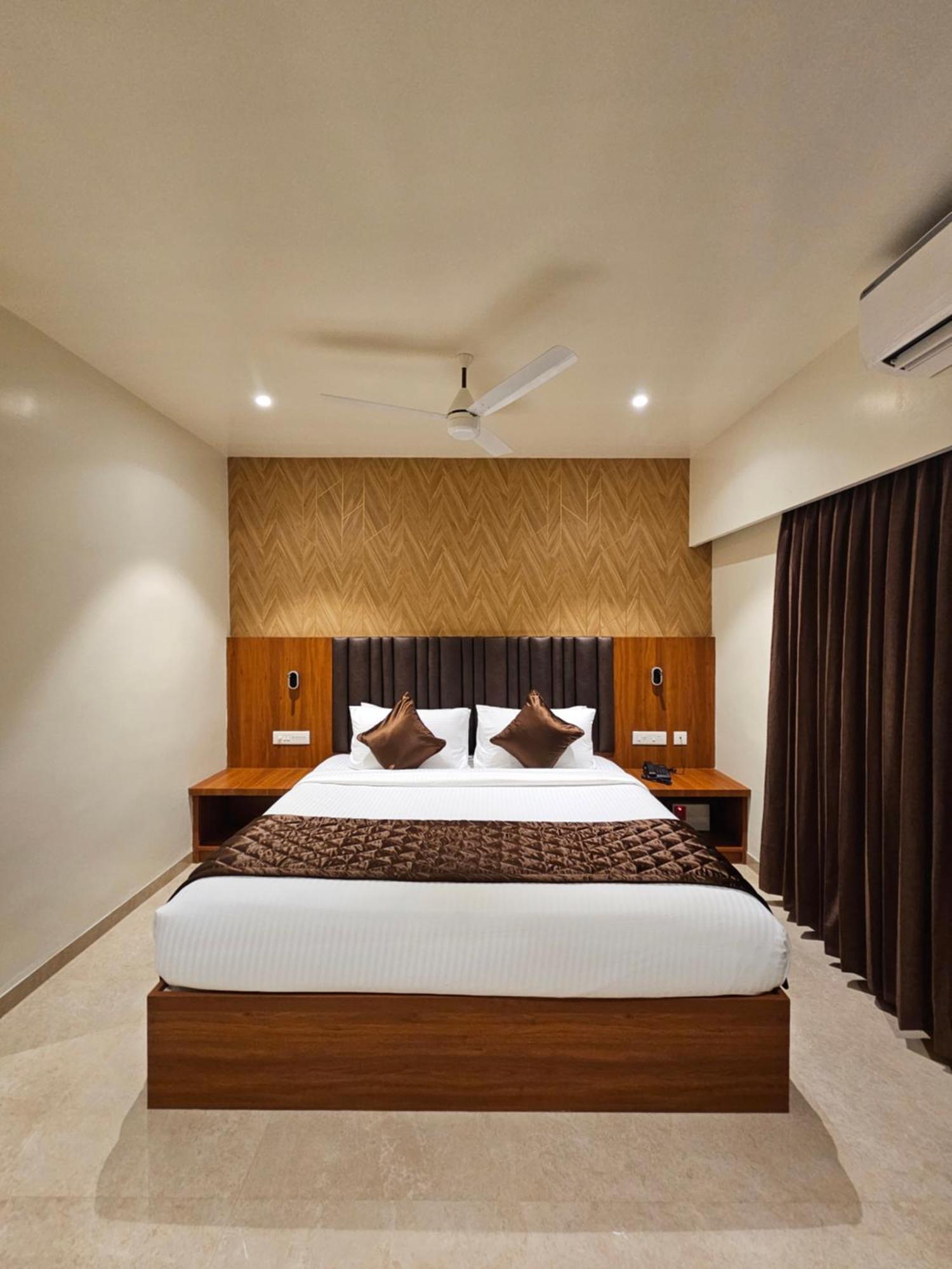 Hotel Pl Grand Karaikkudi Bagian luar foto
