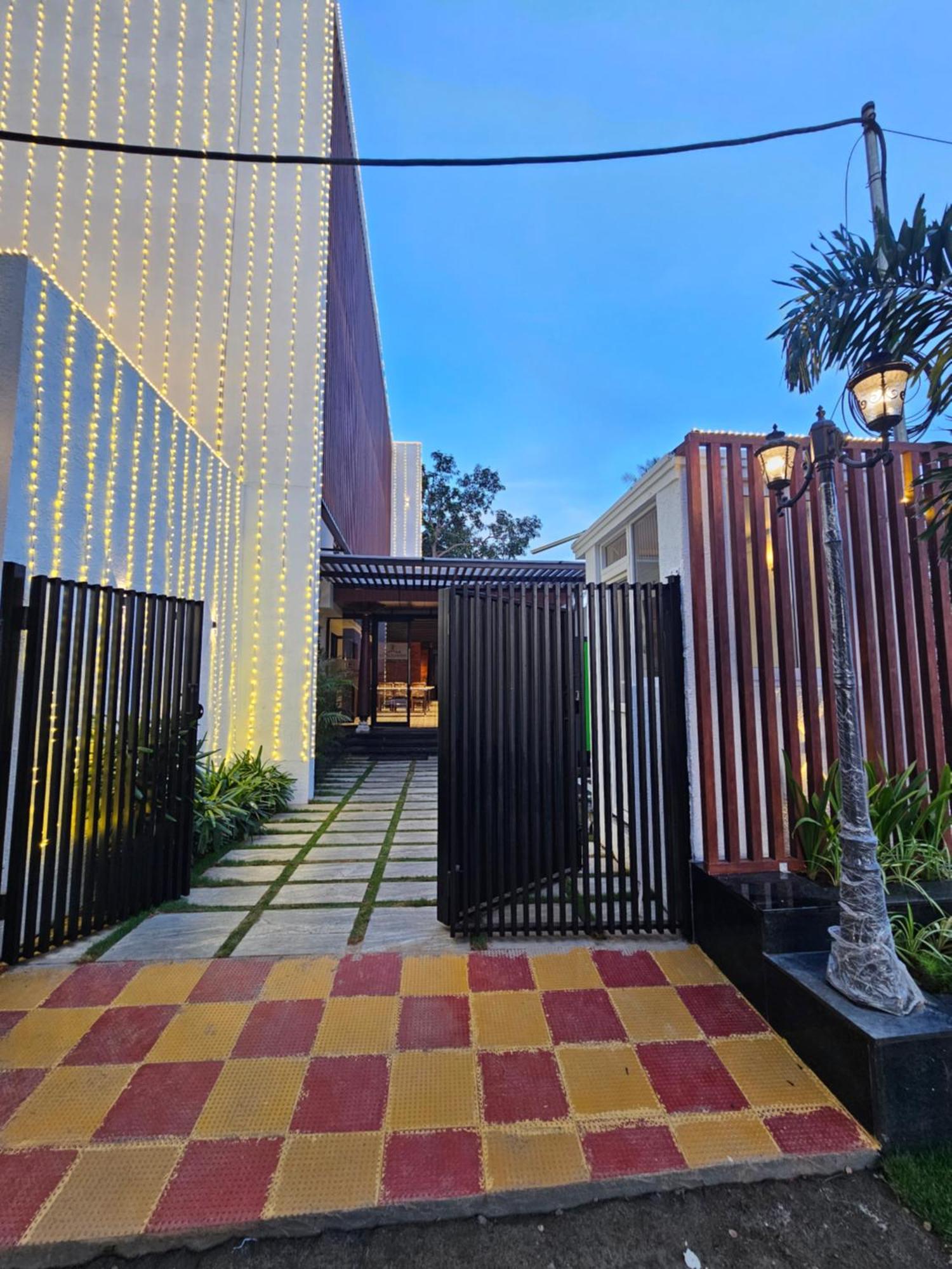 Hotel Pl Grand Karaikkudi Bagian luar foto