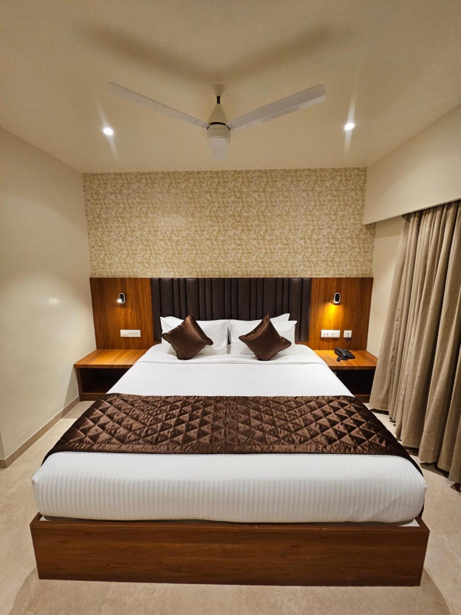 Hotel Pl Grand Karaikkudi Bagian luar foto