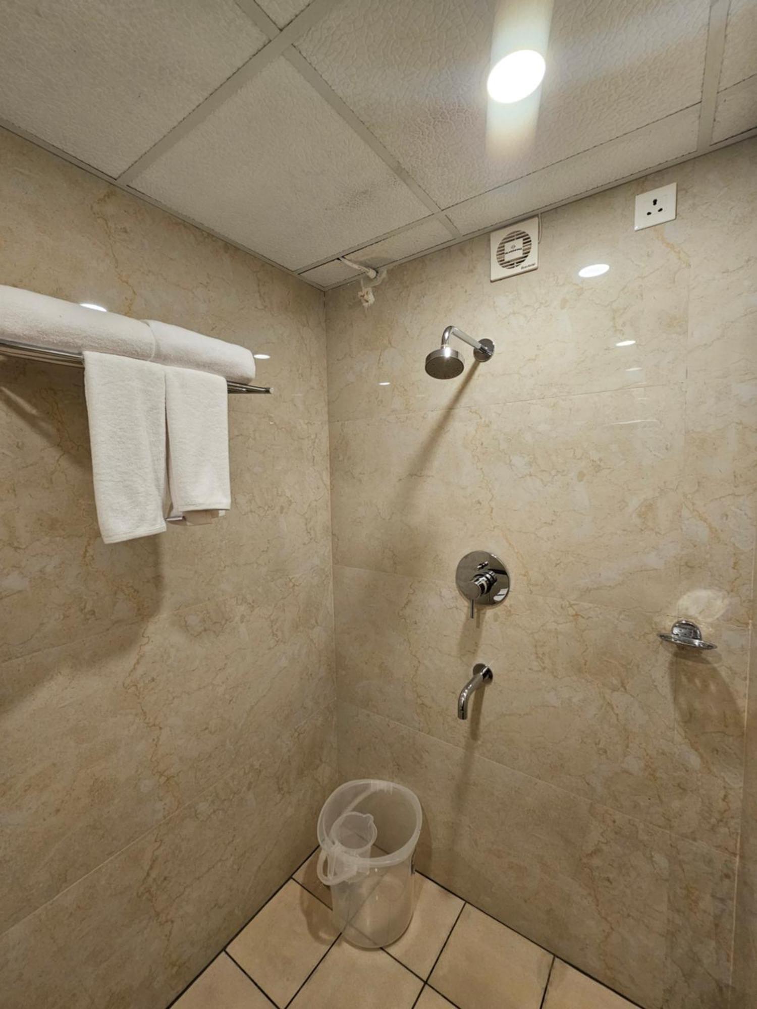 Hotel Pl Grand Karaikkudi Bagian luar foto