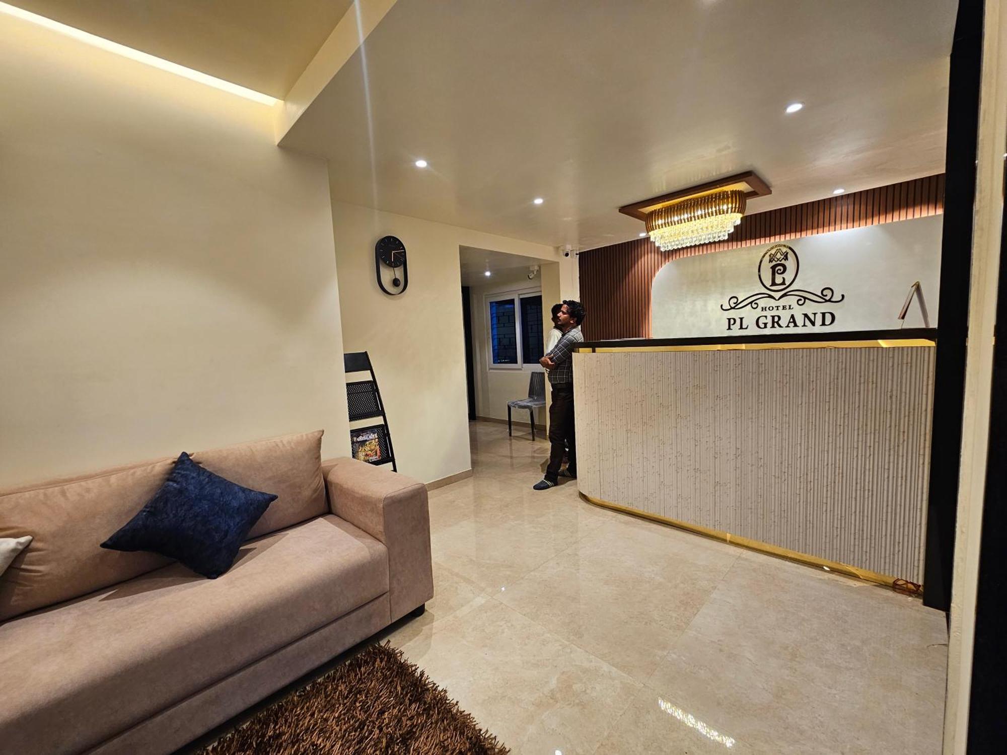 Hotel Pl Grand Karaikkudi Bagian luar foto