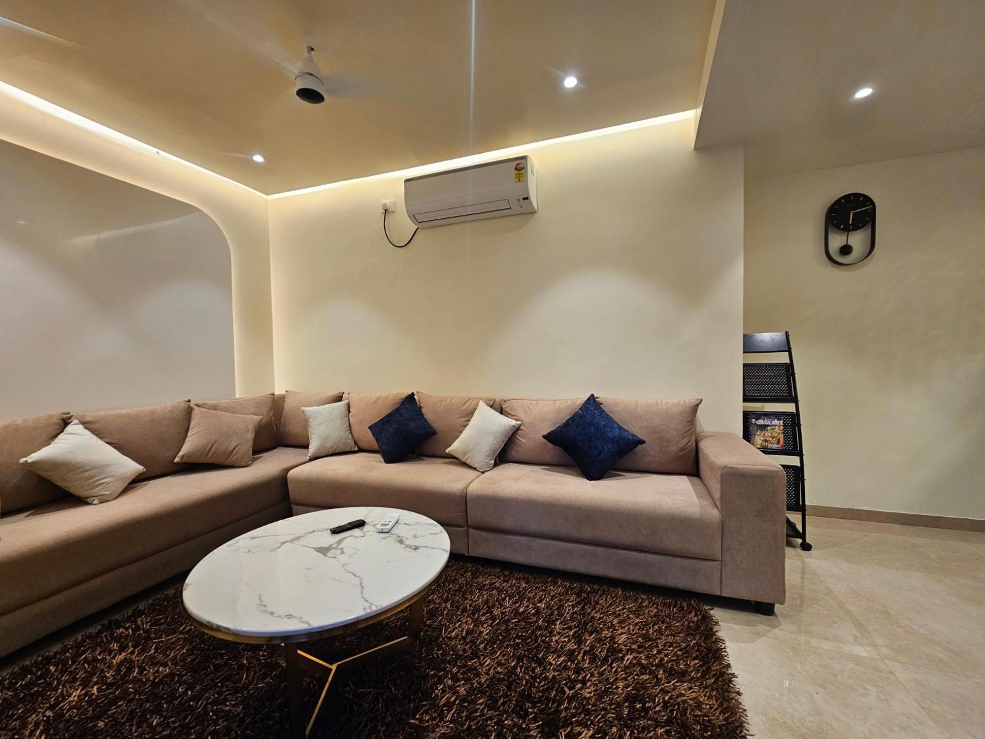 Hotel Pl Grand Karaikkudi Bagian luar foto